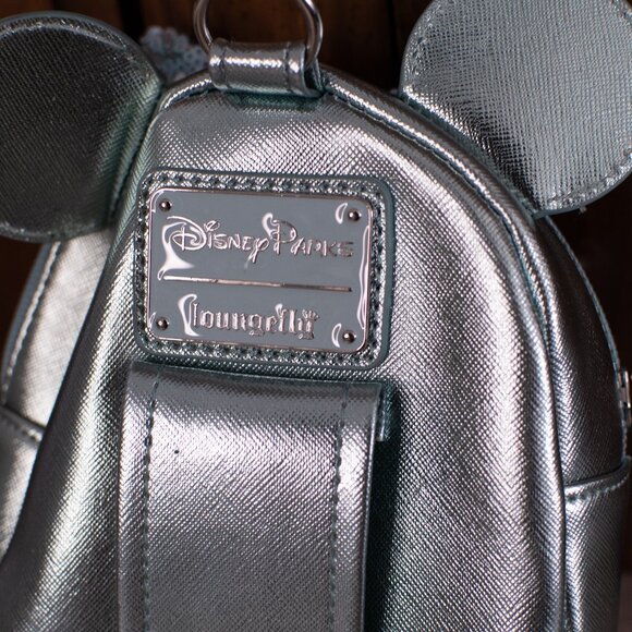 Like New Disney™ 2019 Arendelle Aqua Minnie Loungefly Mini Backpack/Wristlet - Picture 4 of 7